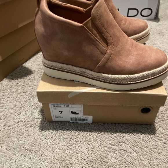 Shoes - Picture 3 of 8